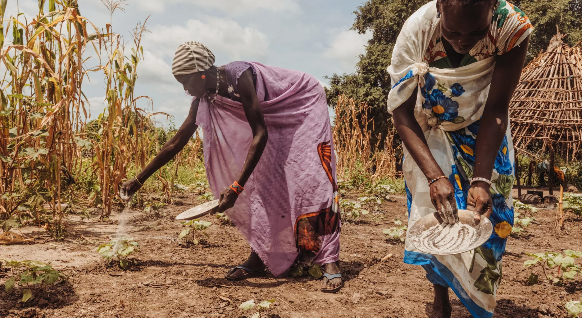 Vrouw bewerkt het land in Zuid-Sudan