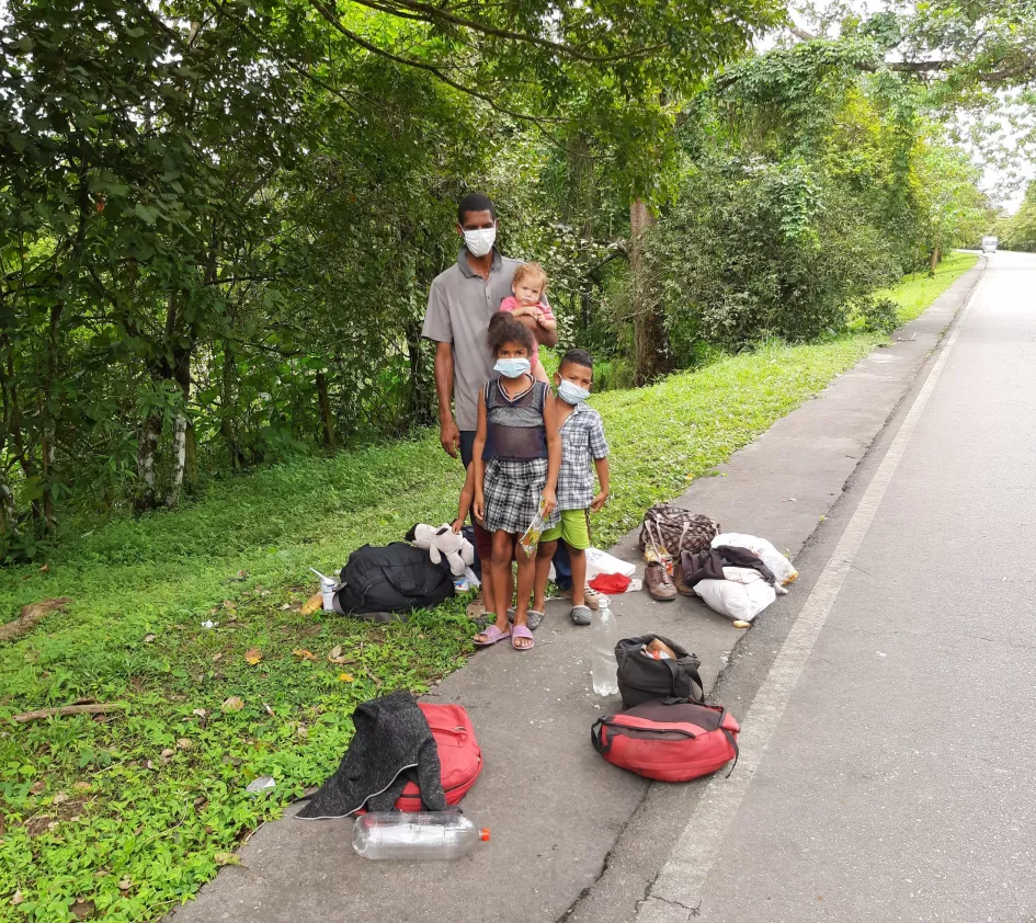 Venezuelan refugees on the side of the road in Colombia