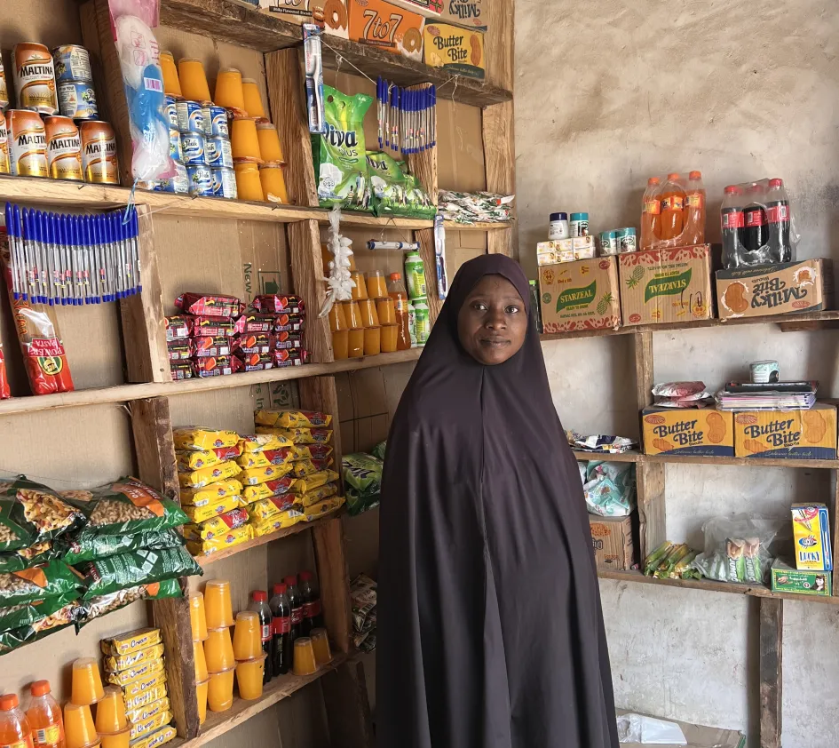 Aishatu in haar winkeltje