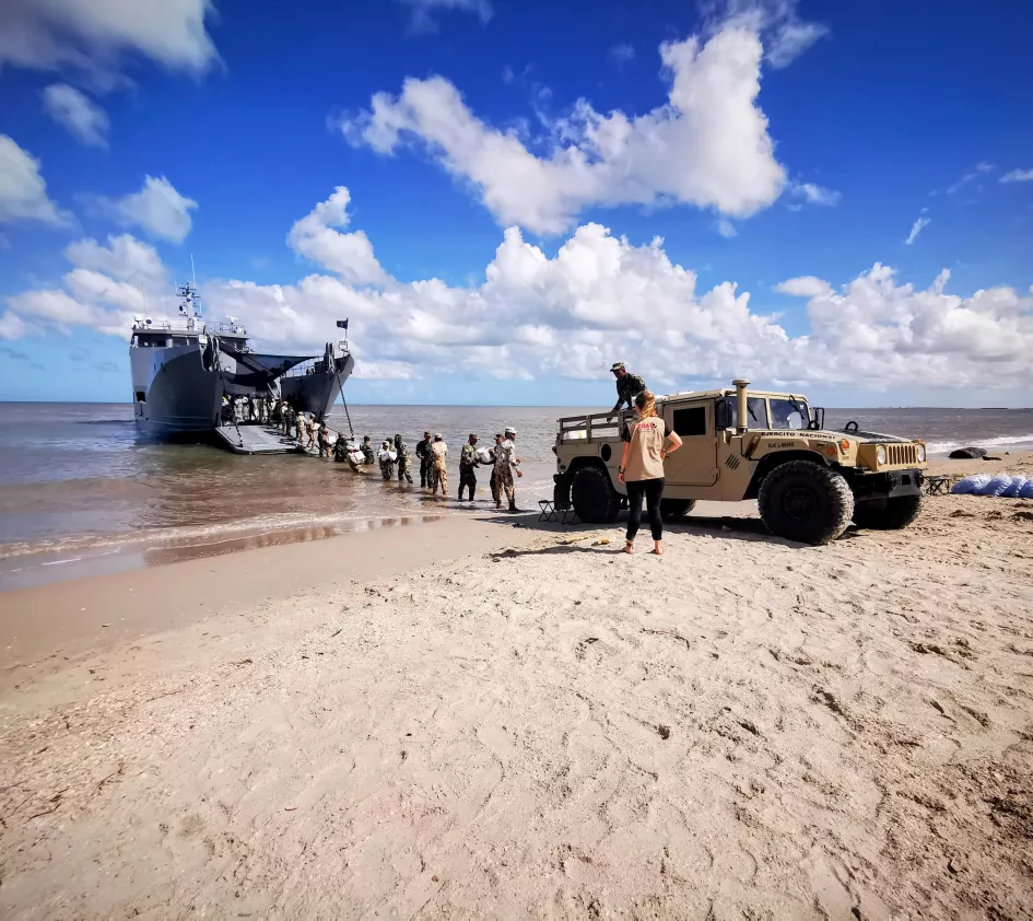 Emergency aid by ship in Colombia after floods