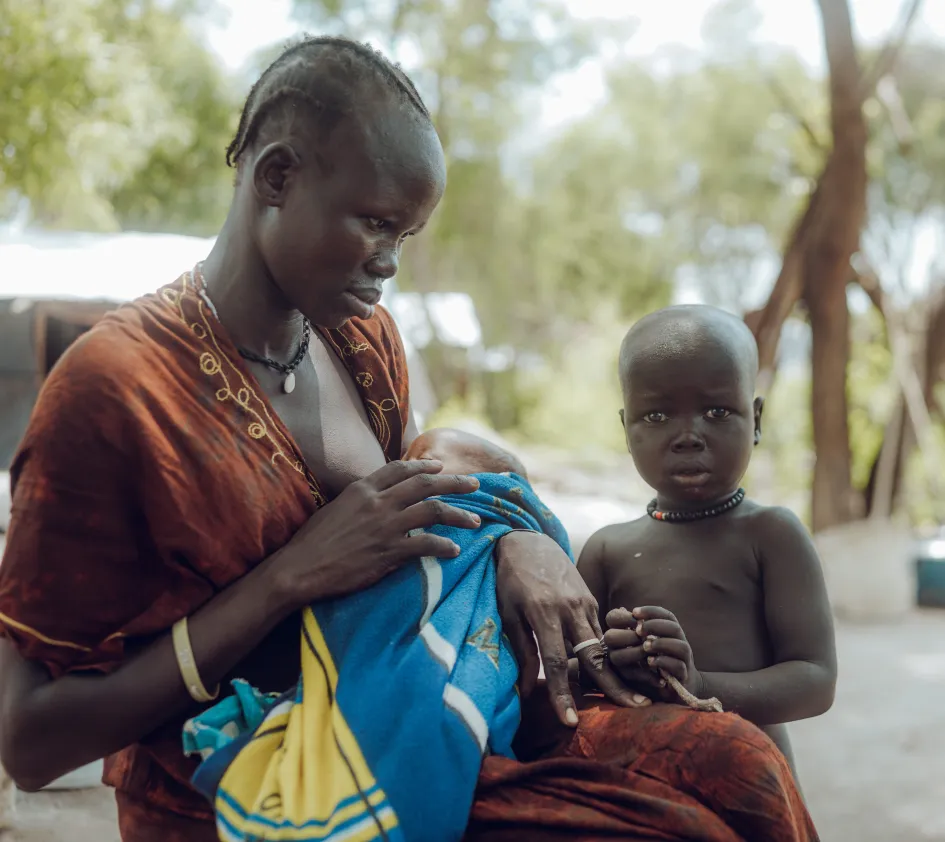 Nyajima en haar kinderen in Zuid-Sudan