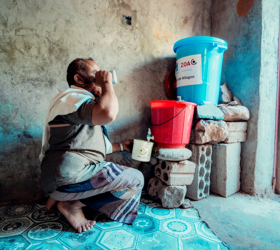 A man drinking water in Yemen