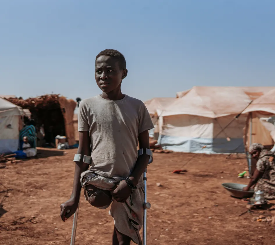 Een jongen in Sudan met één been