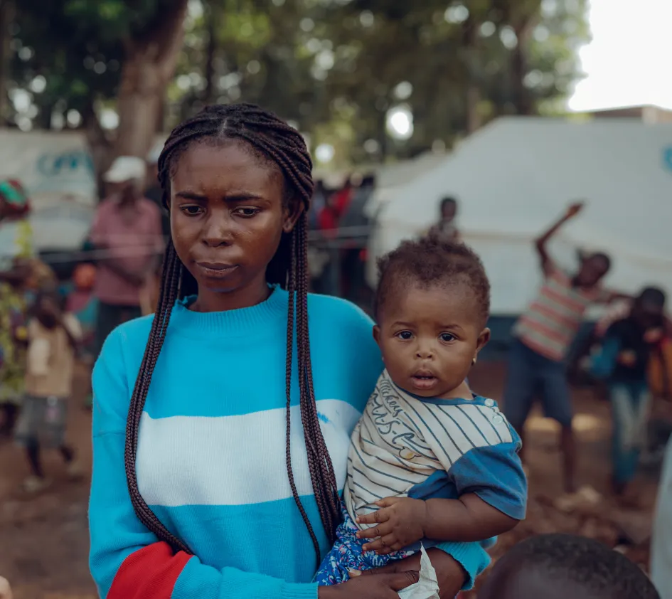 Marta en haar baby in een vluchtelingenkamp