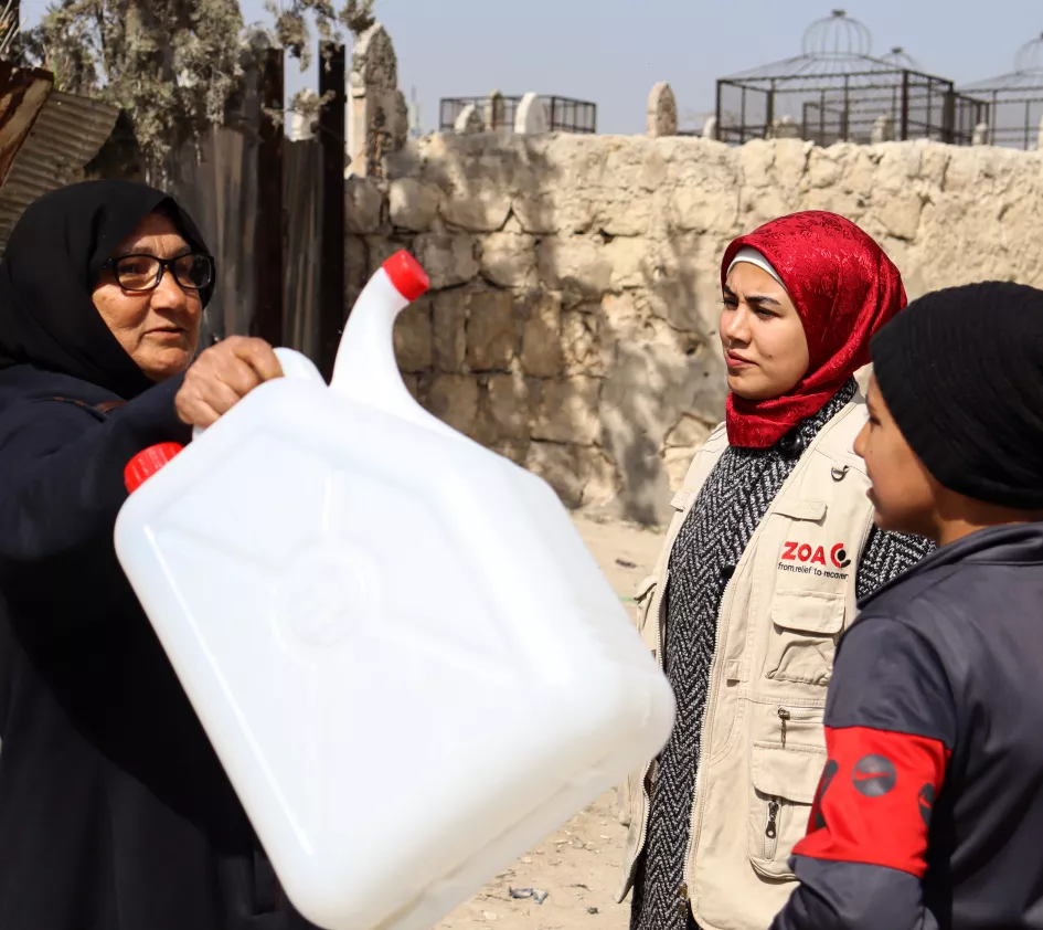Nedaa bij een soep distributie in Aleppo