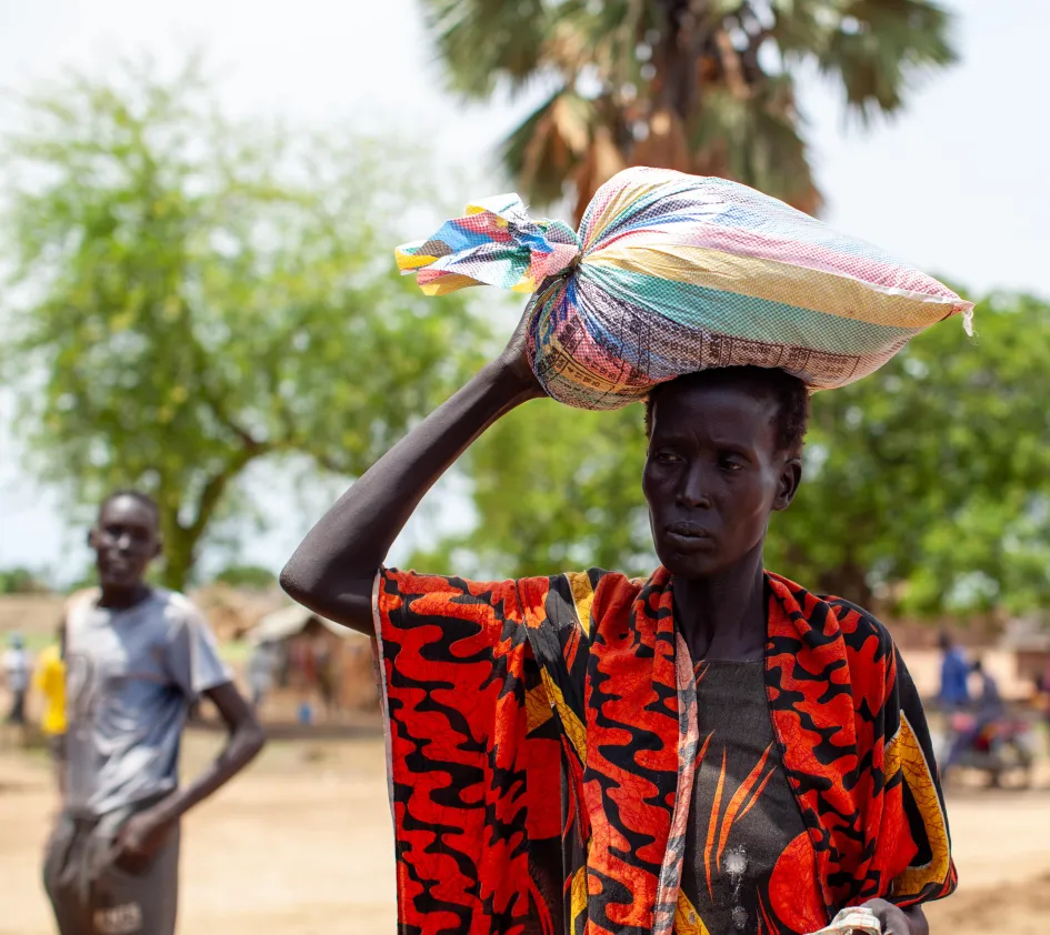 South Sudan woman food distribution