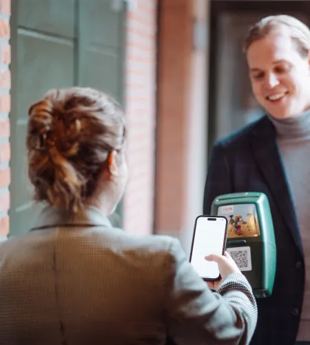 Collectant aan de deur voor ZOA