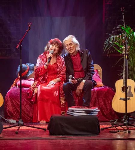 Elly en Rikkert op een podium