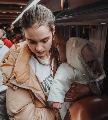 Vrouw in de kou in Oekraïne