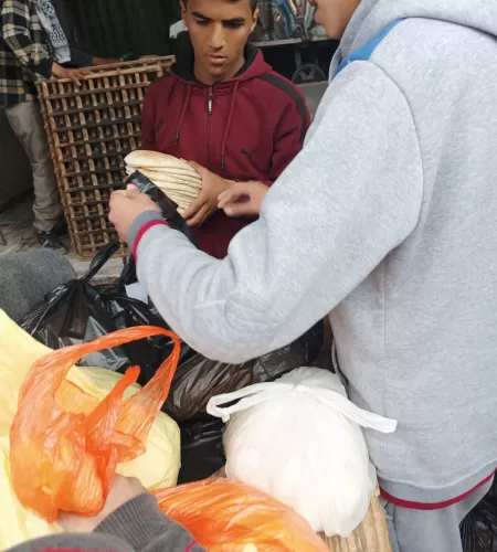 Brood wordt uitgedeeld in Gaza