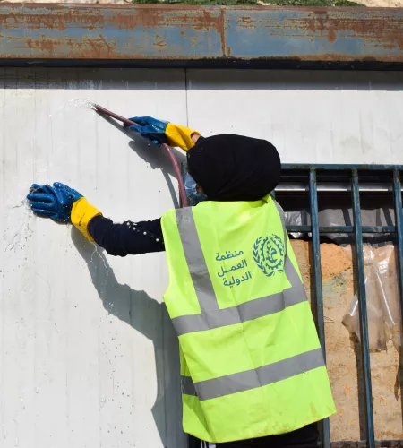 Syrian woman at work in school rehabilitation