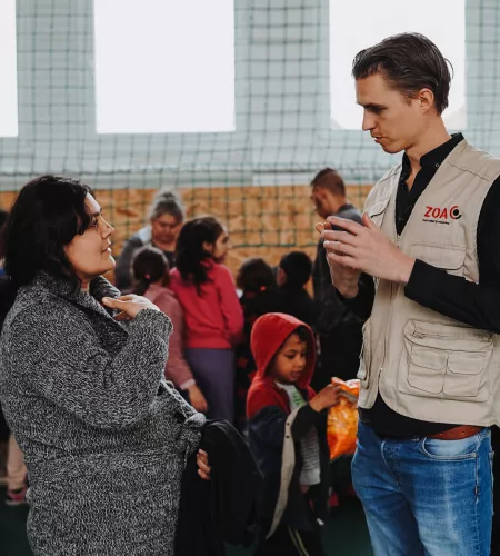 Hielke talking to people in a shelter - March 2022