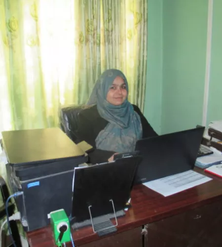 Anna working behind her computer