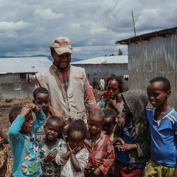 ZOA relief worker with children in Ethiopia